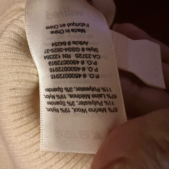 Wilfred Cream Off-Shoulder Crop Top - Picture 5 of 5